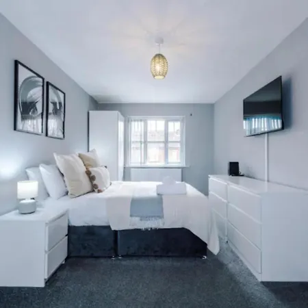 Ferienhaus House 3 Bed Sleeps 6 -pets Ok -patio -free Parking Manchester