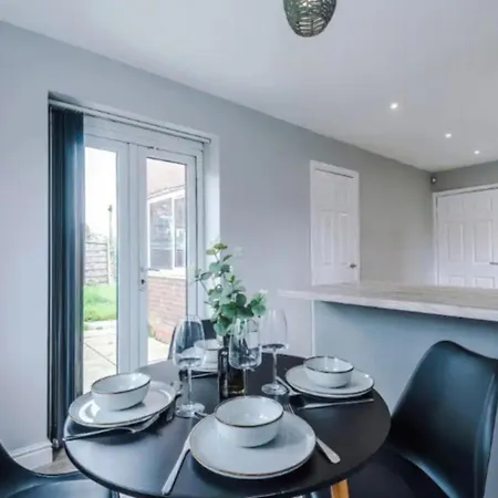 Ferienhaus House 3 Bed Sleeps 6 -pets Ok -patio -free Parking *