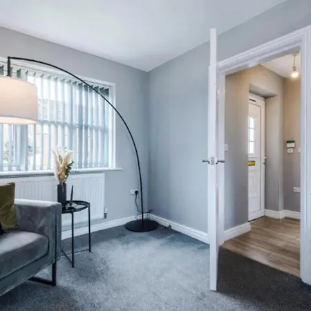 House 3 Bed Sleeps 6 -pets Ok -patio -free Parking * Manchester