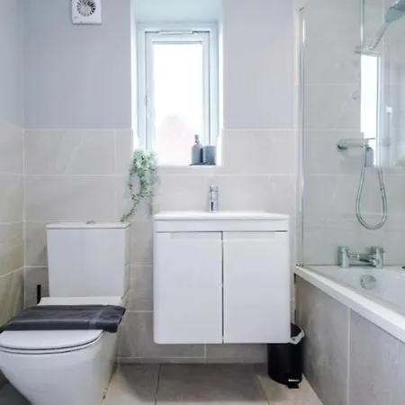 House 3 Bed Sleeps 6 -pets Ok -patio -free Parking