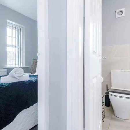 Ferienhaus House 3 Bed Sleeps 6 -pets Ok -patio -free Parking Manchester