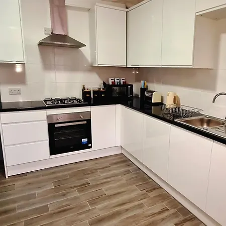 Holiday home Large Victorian House 15 Minutes From Centre *