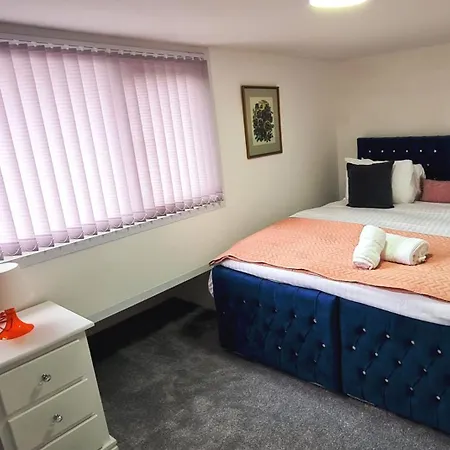 Large Victorian House 15 Minutes From Centre Holiday home *