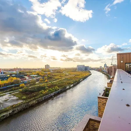 The Waterside Retreat * Manchester