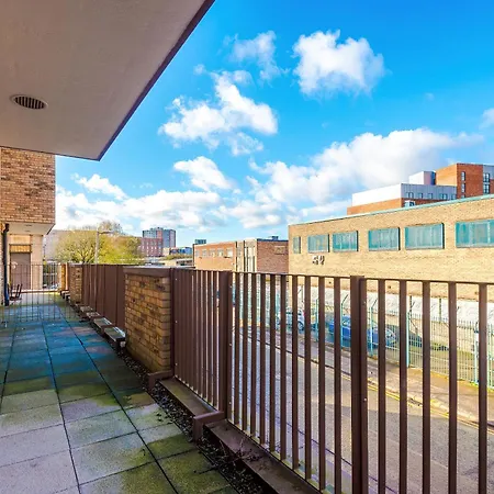 The Waterside Retreat דירה