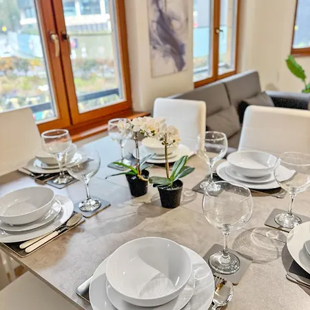 Lejlighed Cozy - 2 Beds, Sleeps 5, Free Parking!