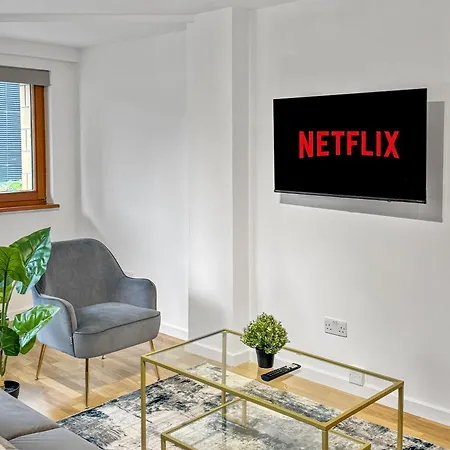 Cozy - 2 Beds, Sleeps 5, Free Parking! * מנצ'סטר