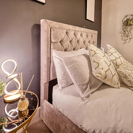 The Cityscape -by Parydise Ltd - Modern 1 Bed - Sleeps 3 - Ideal For Business Or Leisure Stays!