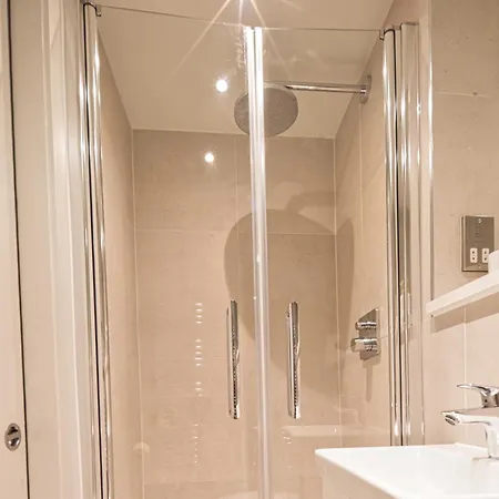 The Cityscape -by Parydise Ltd - Modern 1 Bed - Sleeps 3 - Ideal For Business Or Leisure Stays! Manchester