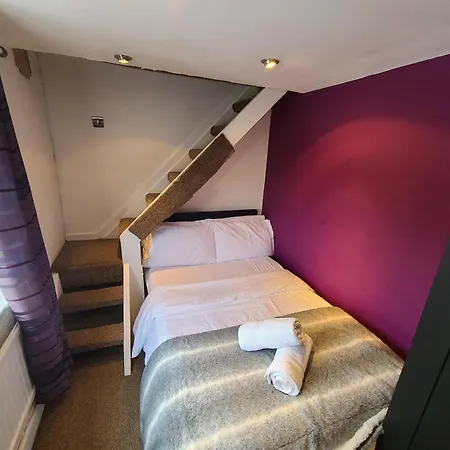 Grand House Near Etihad Coop Live Vakantiehuis