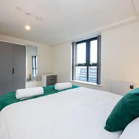 Mint & Modern Refreshing Escape Apartment