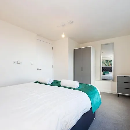 Mint & Modern Refreshing Escape Apartment Manchester