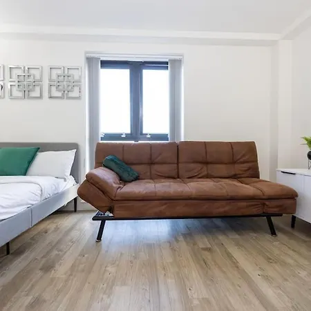 Mint & Modern Refreshing Escape Apartment *