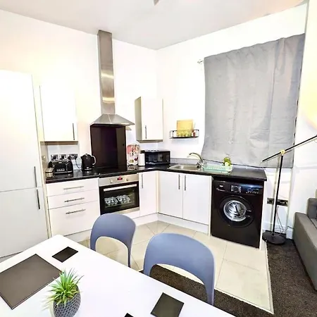 Ideal For Groups - 2 Bedroom Modern - Free Parking, Transit Links, Close To Stadiums