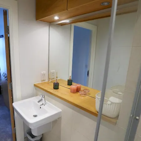 Pass The Keys Stunning Views Canal Side Flat With Free Parking Apartment *