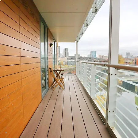 Canal Side & Great View Walk To Manchester - Pass The Keys Manchester