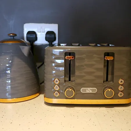 Canal Side & Great View Walk To Manchester - Pass The Keys