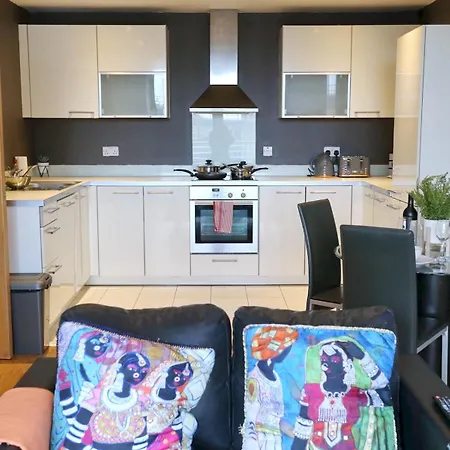 Canal Side & Great View Walk To Manchester - Pass The Keys Apartman *