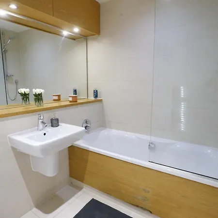 Pass The Keys Stunning Views Canal Side Flat With Free Parking Apartment *