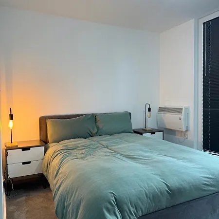 Daire Morden 2 Bed Flat - Old Trafford *