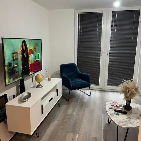 Morden 2 Bed Flat - Old Trafford Manchester
