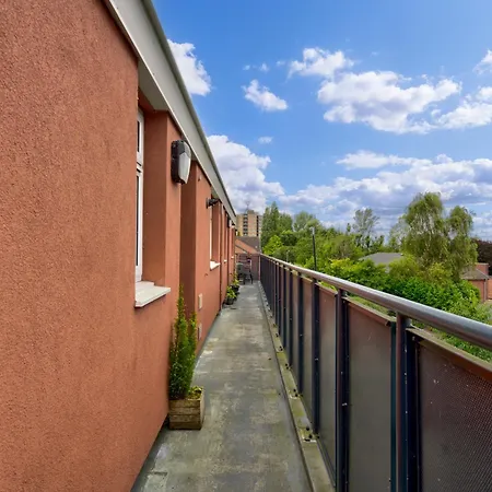 Stunning 1 Bed With Parking Pass The Keys شقة