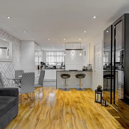 Stunning 1 Bed With Parking Pass The Keys *