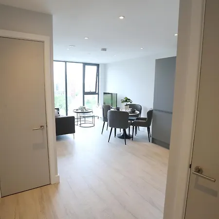 Pass The Keys 9th Floor Flat 24hr Shop At Base Pets Allowed *