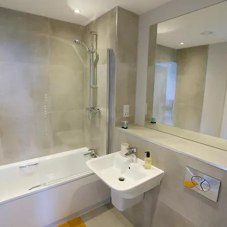 Pass The Keys 9th Floor Flat 24hr Shop At Base Pets Allowed * Manchester