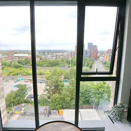 Pass The Keys 9th Floor Flat 24hr Shop At Base Pets Allowed Apartment Manchester