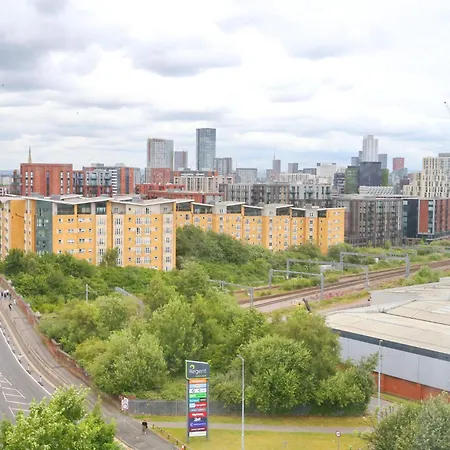 Pass The Keys 9th Floor Flat 24hr Shop At Base Pets Allowed Manchester