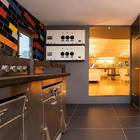 Stunning 130ft Classic Yacht Botel