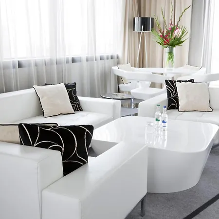 Crowne Plaza Centre By Ihg 4*