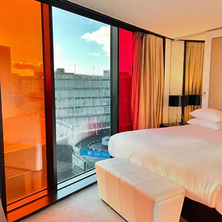 Crowne Plaza Centre By Ihg מלון