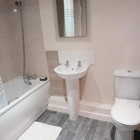 Modern 2 Bed, 2 Bath Near Etihad Stadium And Coop Live Apartment *