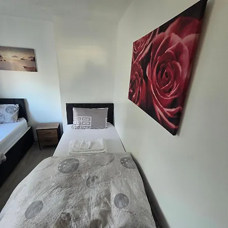 Sleeps 6 Etihad And Coop Arena * Манчестер