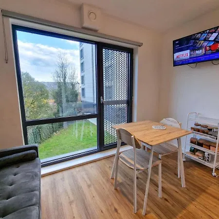 Lovely Salford Flat By Superhost