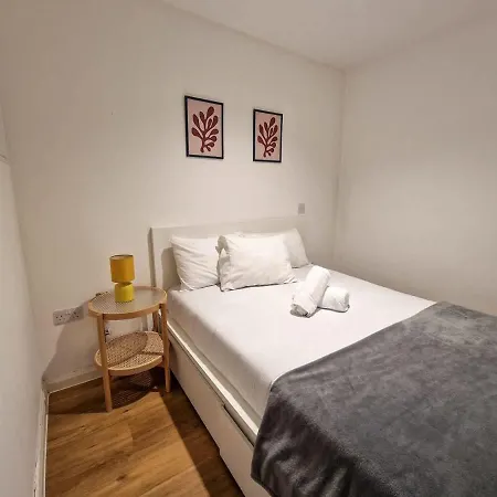 Lovely Salford Flat By Superhost Manchester