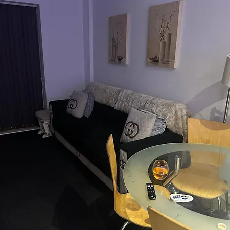 Cozy 5 Min Walk From Arena