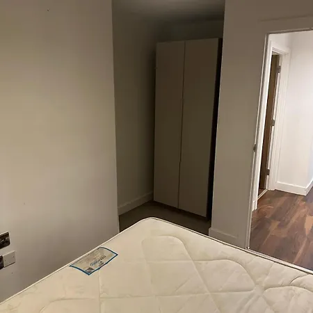 2 Bed Spacious Flat - Canal View * Manchester