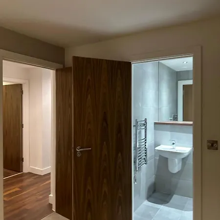 2 Bed Spacious Flat - Canal View * Mánchester