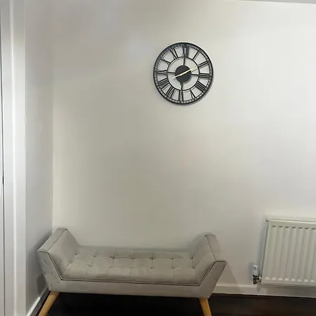 New Getaway House With 2 Free Parking Apartment