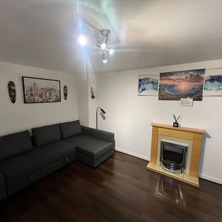 New Getaway House With 2 Free Parking *