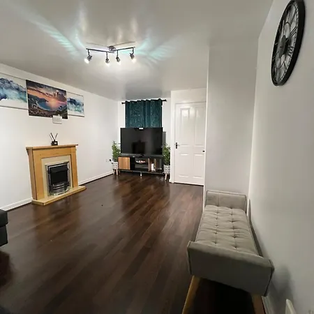 Apartment New Getaway House With 2 Free Parking *