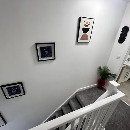 New Getaway House With 2 Free Parking *