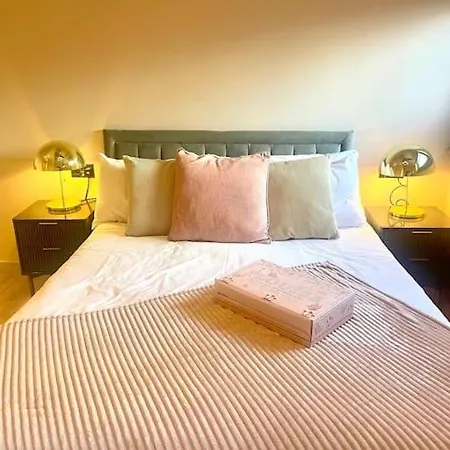 Pretty Pink Posh Penthouse * Manchester