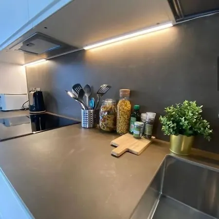 Pretty Pink Posh Penthouse Apartman *