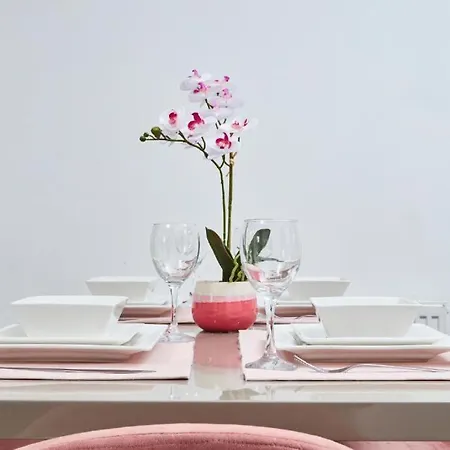Large Stylish House - Sleeps 10 Mánchester