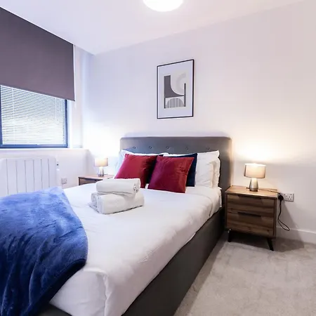 Trendy In The Heart Of Mcr With Parking Apartment *