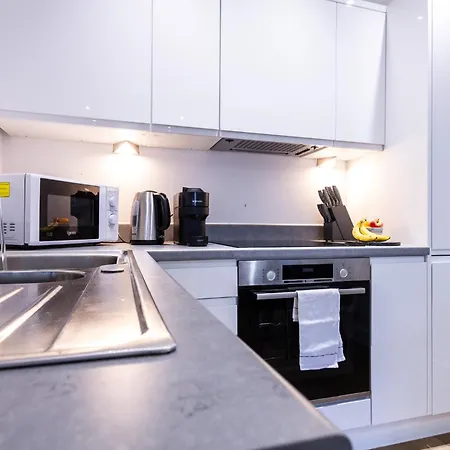 Trendy In The Heart Of Mcr With Parking Apartment